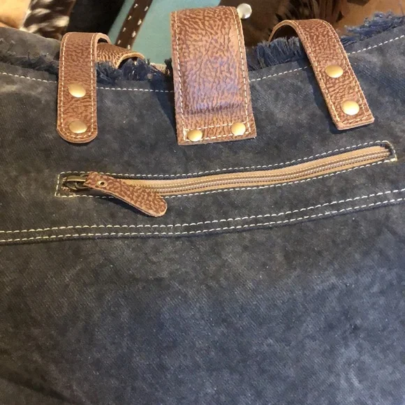 Myra weekend bag BRAND NEW W/O tags. Large or extra large weekend. - Picture 4 of 9